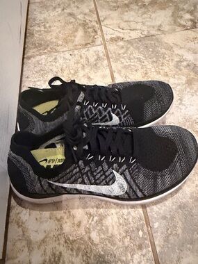 Nike Barefoot Ride 4.0 Black and Gray Knit Running Shoes Size 7.5